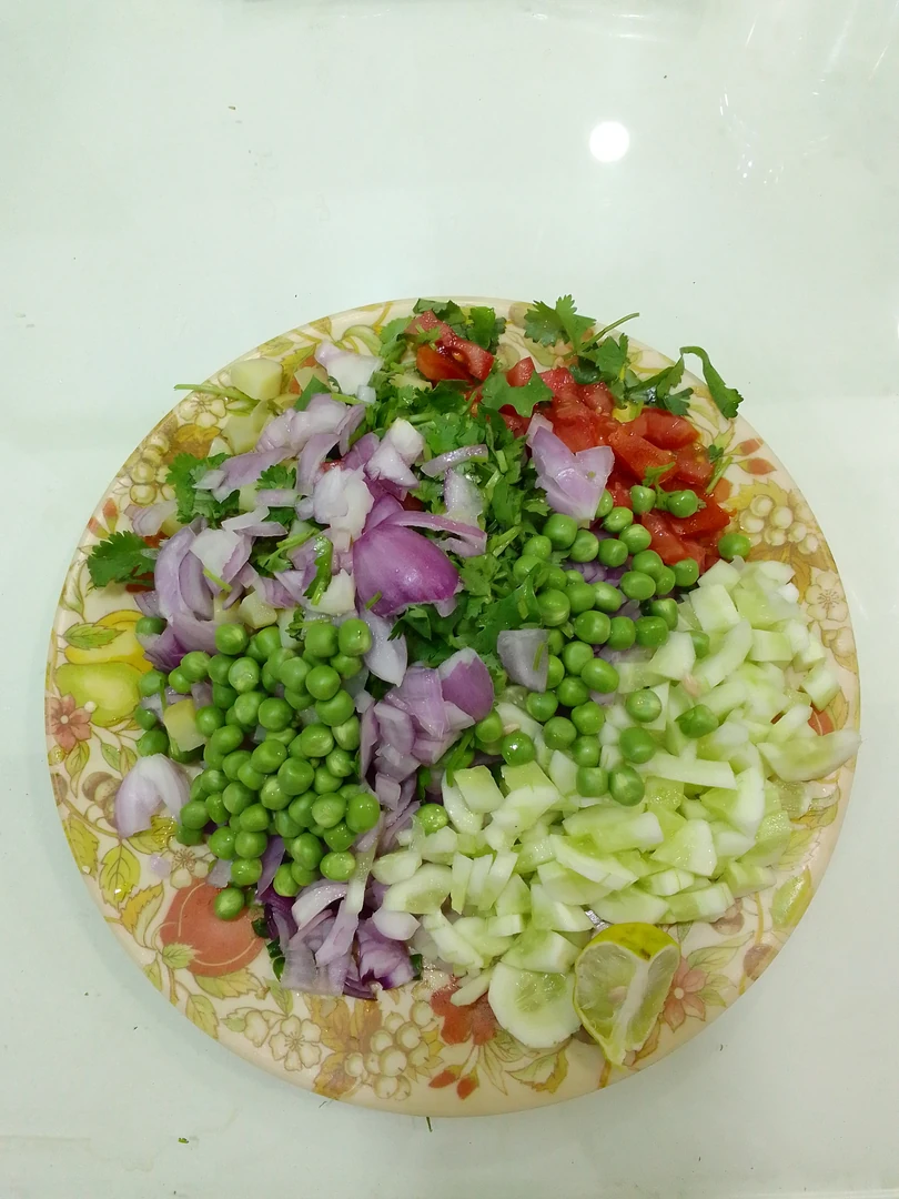 मटर और सब्ज़ियों का सलाद
